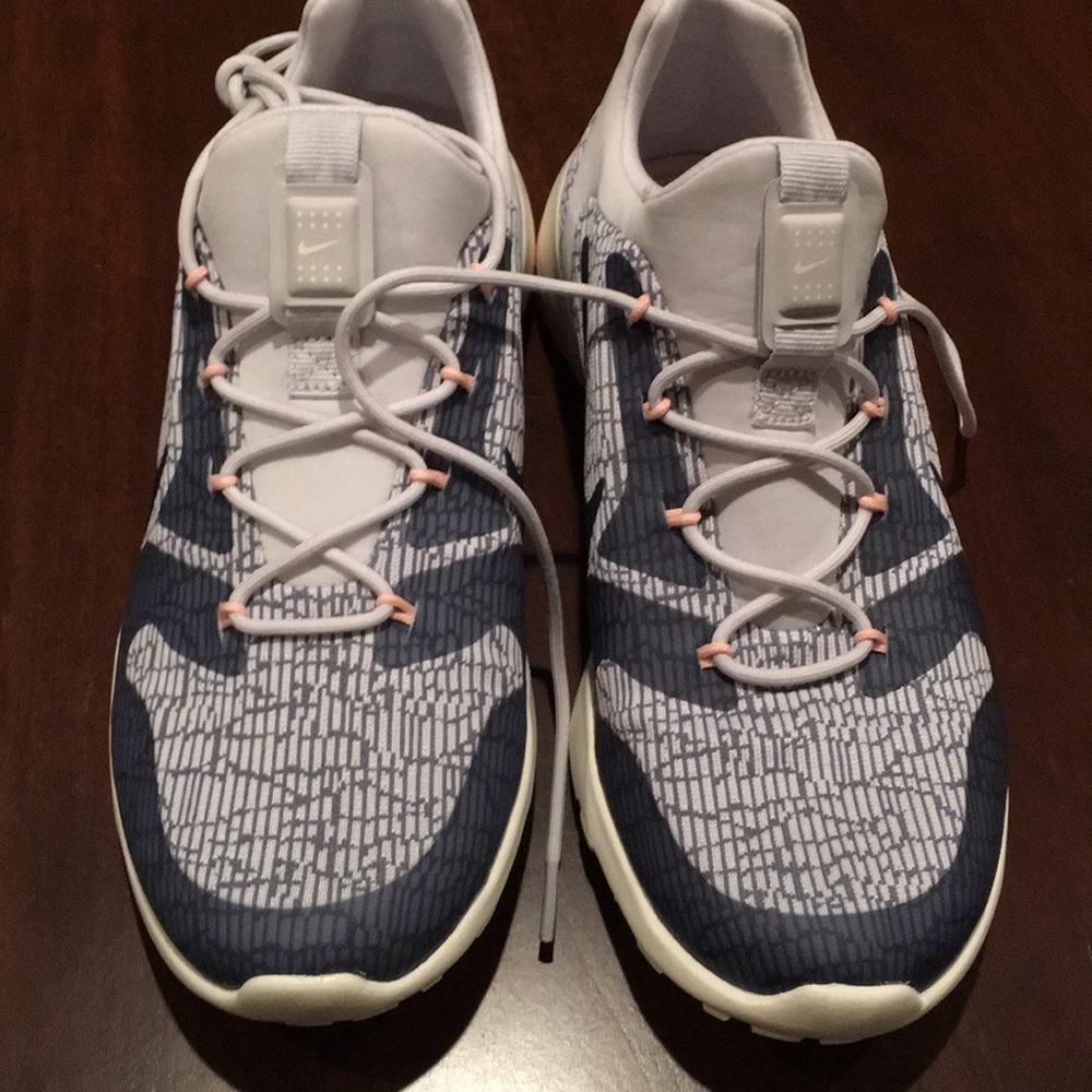 Women’s Nike Tennis Shoes